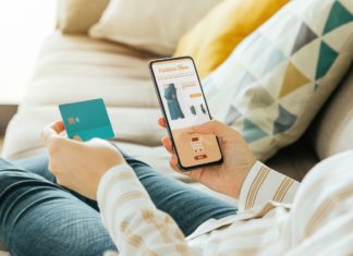 Sztuczna inteligencja i uczenie maszynowe kluczem do rozwoju e-commerce Jak nowe technologie pomogły wielu sklepom przetrwać w czasie pandemii?