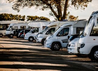 Boom na kampery nie mija