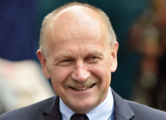 Między Wschodem a Zachodem