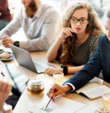 Zarządy młodsze i bardziej zróżnicowane