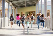 Uczniowie są agresywni i opryskliwi. A może po prostu zmęczeni hałasem?