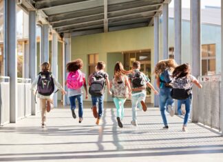 Uczniowie są agresywni i opryskliwi. A może po prostu zmęczeni hałasem?