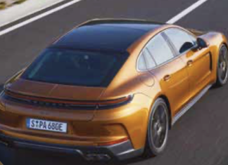 Sportowiec w smokingu