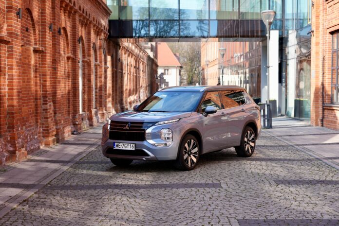 mitsubishi_outlander_phev_2025_12_
